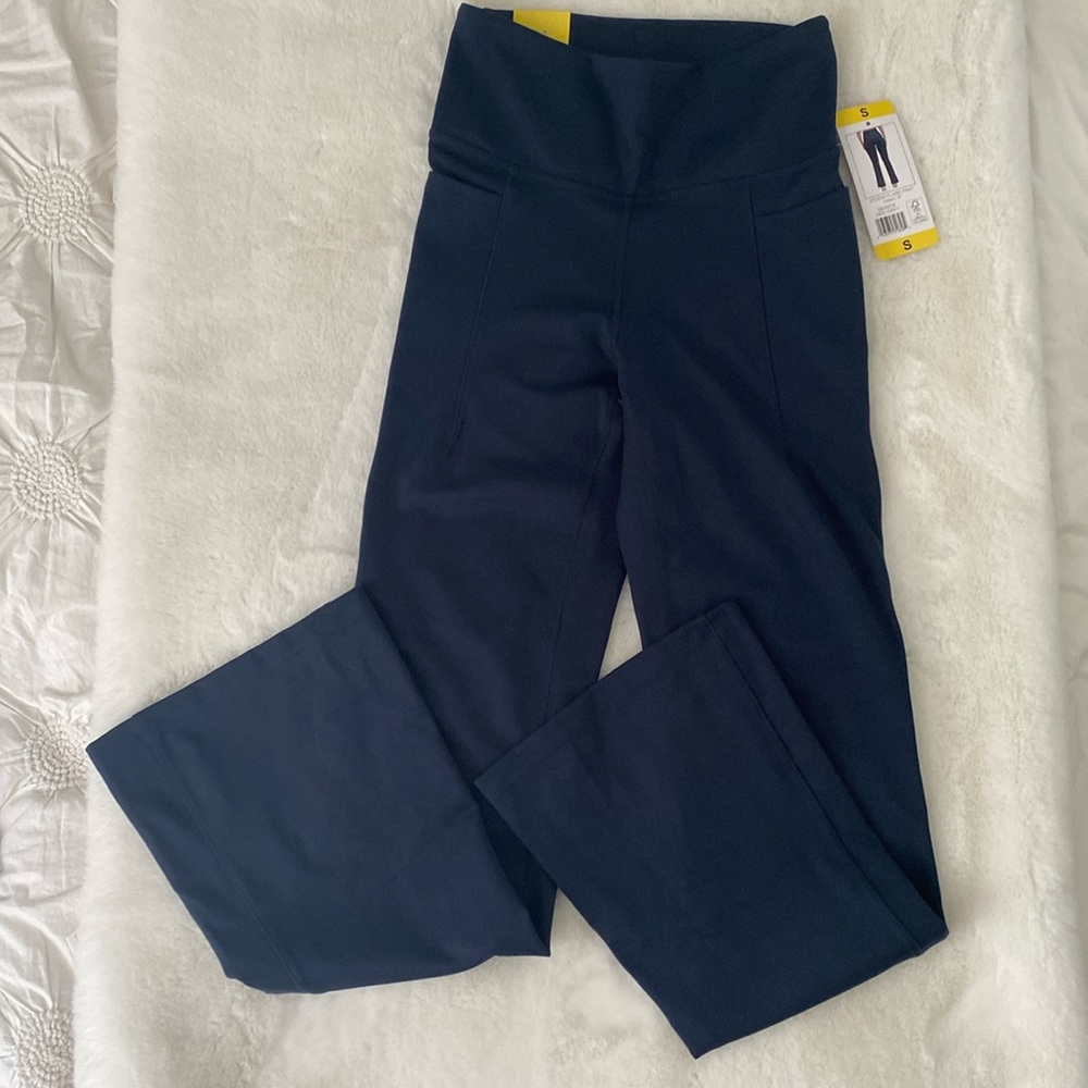 Jockey Women’s Studio Flare Navy Leggings. NWT. Size S